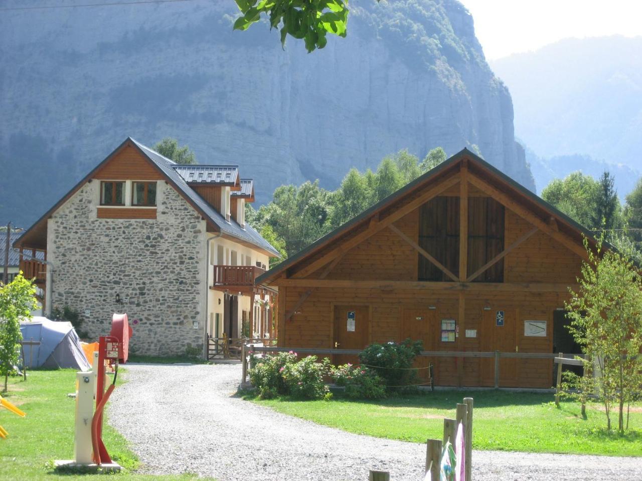 Ferme Noemie Villa Le Bourg-dʼOisans Екстериор снимка