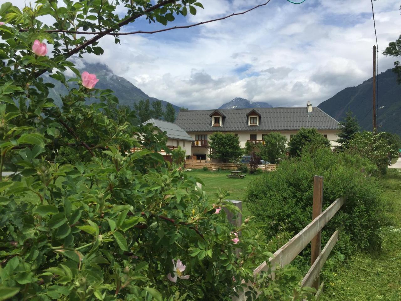 Ferme Noemie Villa Le Bourg-dʼOisans Екстериор снимка
